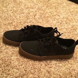 Black men’s puma shoes